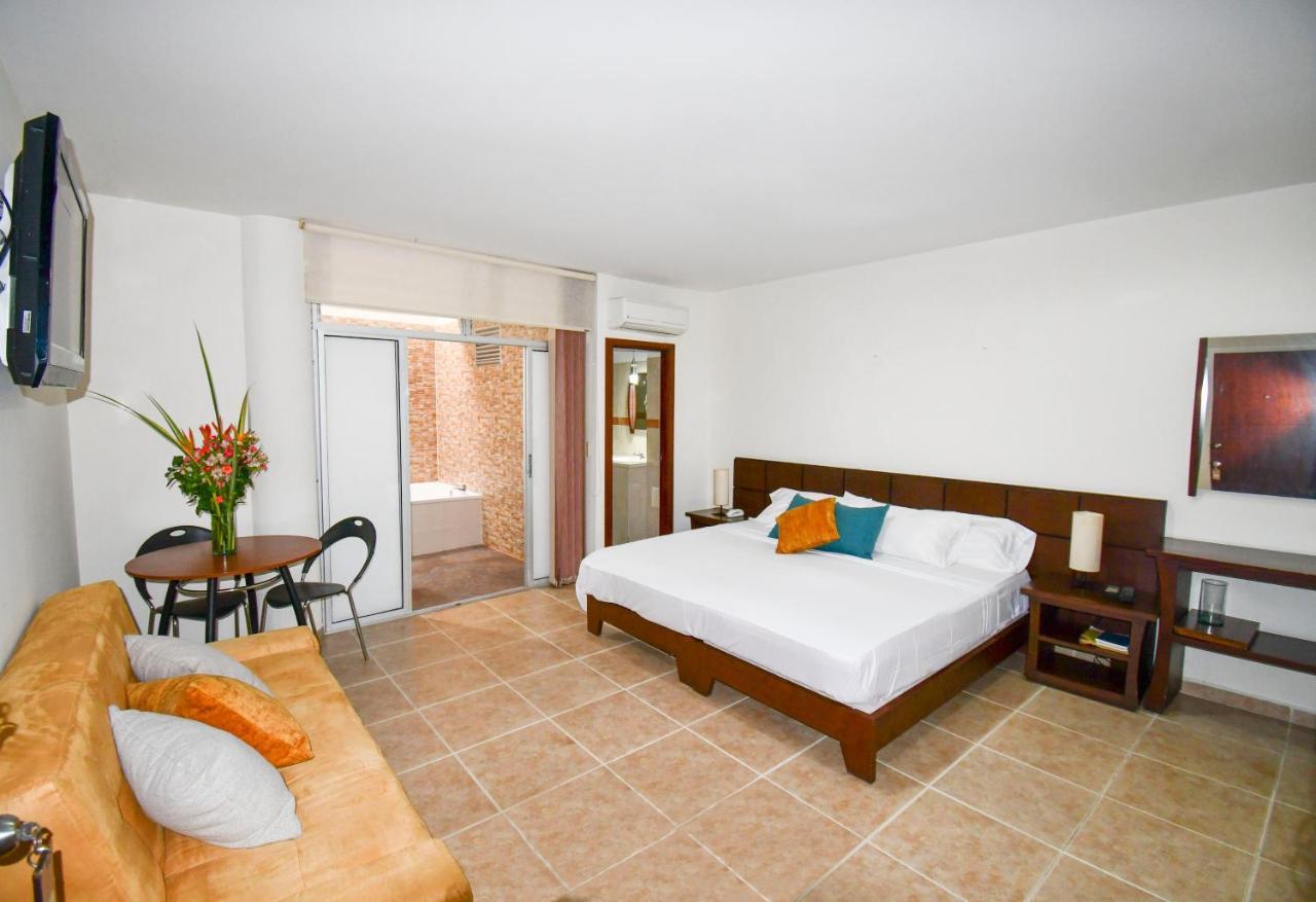 Hotel Monarca Armenia Exterior photo